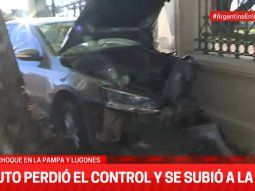 Palermo: un auto perdió el control y se incrustó contra el edificio de Aysa