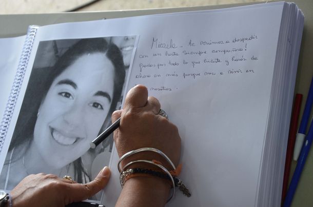 Cientos de personas despedieron a Micaela este martes