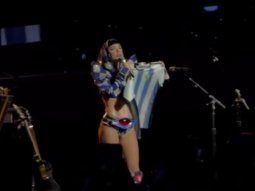 Katy Perry se presentó en Buenos Aires y cantó Dont cry for me Argentina