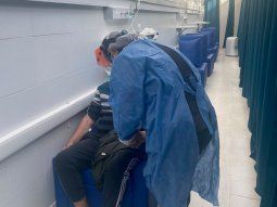 Crisis sanitaria en Neuquén: por la alta demanda, tuvieron que armar una guardia en el pasillo de un hospital