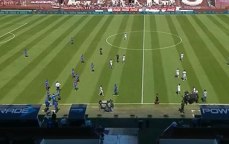 El juego paró y los relatores aprovecharon