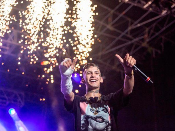 L-Gante volvió a cantar con Tini Stoessel y cerró el show con un irónico mensaje