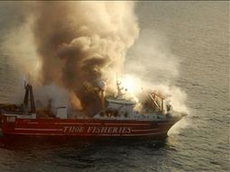 Barco incendiado_EFE