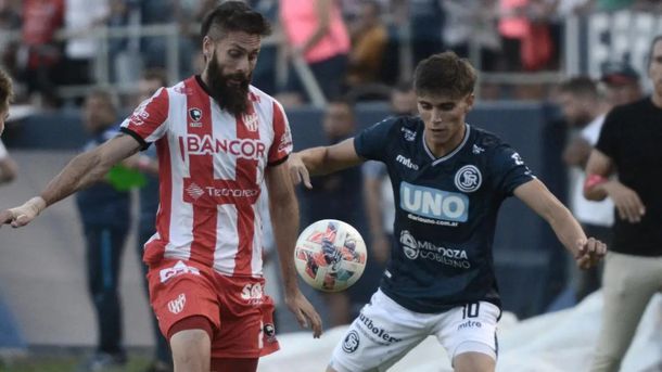 Instituto logró imponerse ante el ascendido Independiente Rivadavia y quedó puntero junto a River