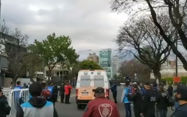 Un hincha se descompensó en los alrededores del Monumental y debió ser hospitalizado