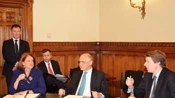 castro, contra la militarizacion de malvinas castro, contra la militarizacion de malvinas