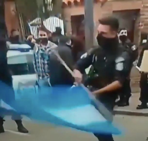 Policía Locomía: el viral de un día agitado