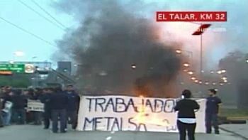 autopartistas cortan colectora de panamericana mano a provincia en el talar autopartistas cortan colectora de panamericana mano a provincia en el talar