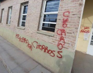 Le robaron un celular donde tenía las fotos de su papá muerto y escrachó a la escuela