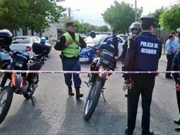 Tras cinco horas de tensión, el policía liberó a todos los rehenes y se entregó