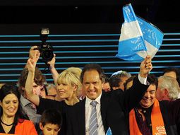 tras el triunfo en las paso, scioli va por el voto de independientes e indecisos tras el triunfo en las paso, scioli va por el voto de independientes e indecisos