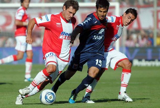 Unión recibe a Tigre en Santa Fe en el debut de Pumpido