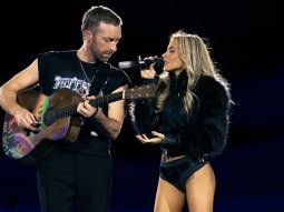 Tini Stoessel junto a Chris Martin en Tecnópolis. Tini Stoessel junto a Chris Martin en Tecnópolis.