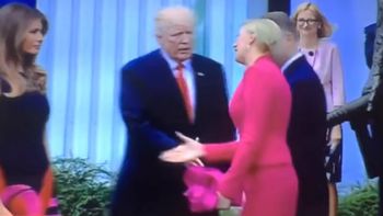 La Primera Dama polaca siguió el protocolo a pesar de Trump La Primera Dama polaca siguió el protocolo a pesar de Trump
