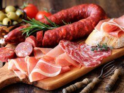 Rechazan la demanda del sector de chacinados contra la Ley de Etiquetado Frontal