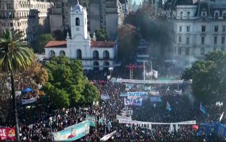Masiva marcha en apoyo a Cristina Kirchner.