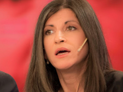 Vallejos cruzó a Vidal tras su propuesta para pagar a los jóvenes la mitad de un salario mínimo