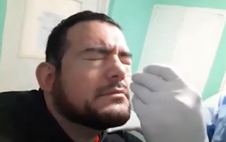 IMÁGENES SENSIBLES: Un médico grabó su hisopado para que vean lo que se sufre