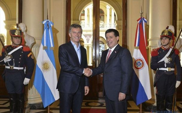 El presidente de Paraguay, Horacio Cartes, renunció para asumir como senador