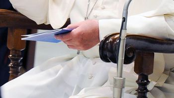 fue violada, le mando una carta al papa y francisco la llamo fue violada, le mando una carta al papa y francisco la llamo