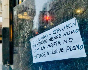 La peatonal de Rosario amaneció empapelada con amenazas a Pullaro y Javkin