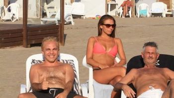 cristian castro hace playa despues de sus fotos en tanga y no le importa nada cristian castro hace playa despues de sus fotos en tanga y no le importa nada