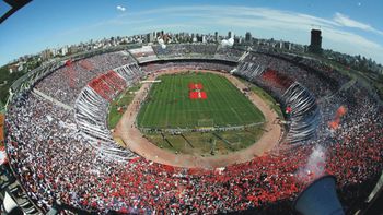 hinchas de river, furiosos con la venta de entradas hinchas de river, furiosos con la venta de entradas