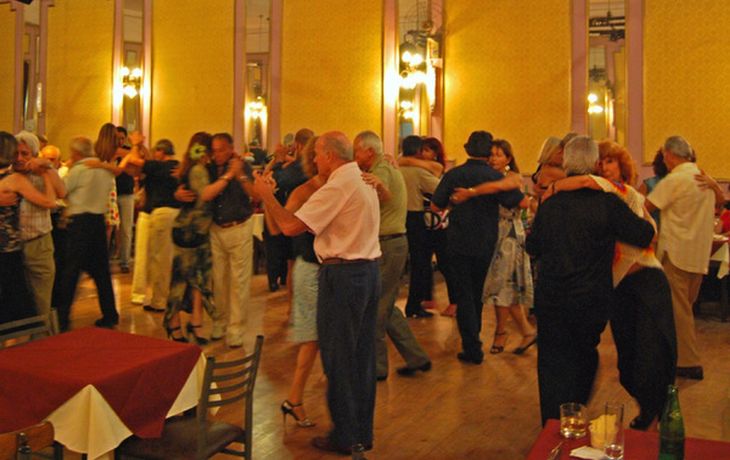 Volvieron a clausurar una popular milonga porteña