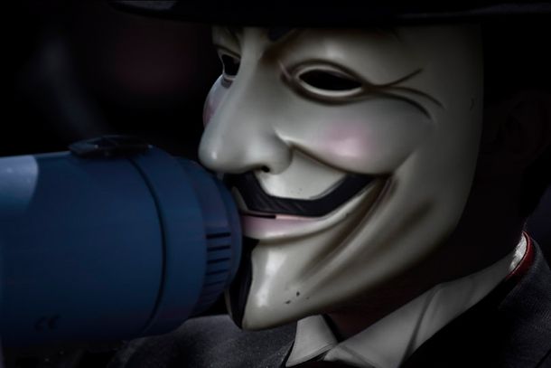 Anonymous atacó varios sitios que considera favorables a la minería
