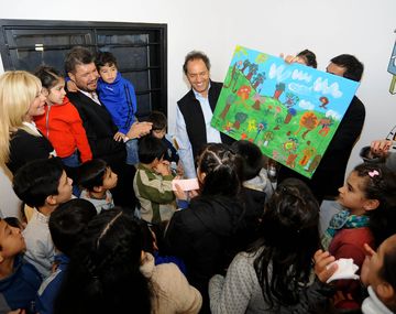 Scioli y Tinelli compartieron un acto con un centenar de chicos