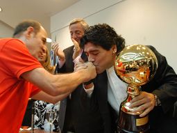 La respuesta de Diego Maradona al saludo de cumpleaños de Ricardo Bochini La respuesta de Diego Maradona al saludo de cumpleaños de Ricardo Bochini
