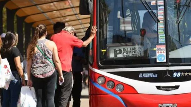 Viajes en transporte público cayeron 18,1% en abril por la recesión