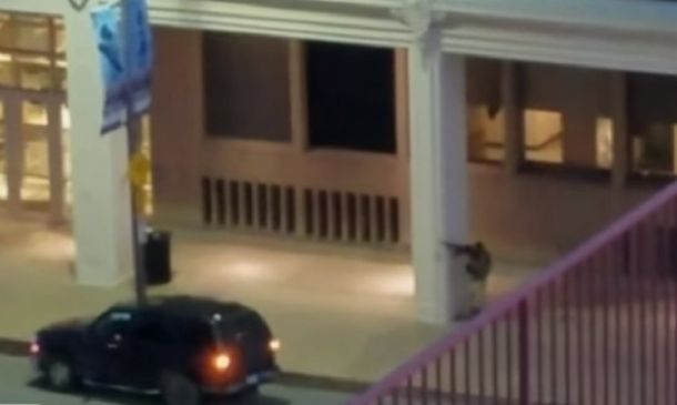 VIDEO: Así atacaba uno de los francotiradores en Dallas