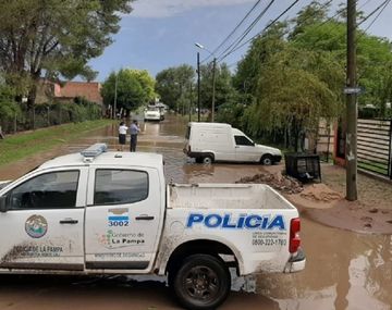 Violento temporal de granizo en Santa Rosa: 100 personas evacuadas y autos arrastrados