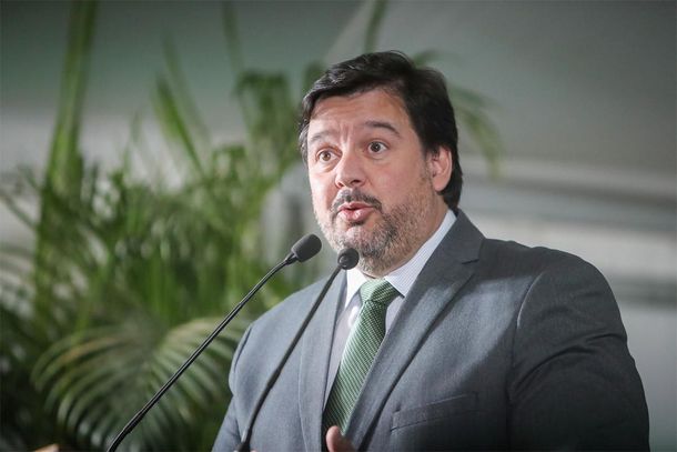 Adrián Peña no será precandidato presidencial por el Partido Colorado.