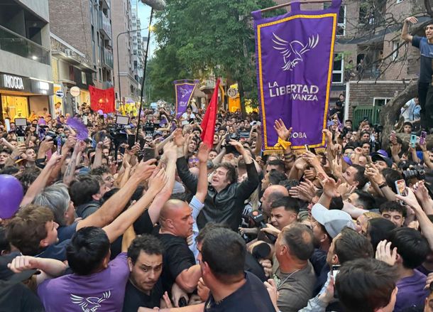 Hasta en Córdoba repudian a Javier Milei: masiva protesta en el cierre de campaña