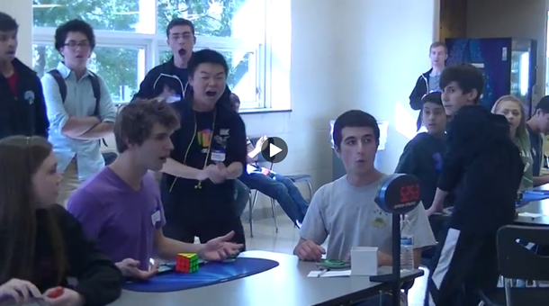 Arma el Cubo de Rubik en 5,25 segundos y rompe el récord mundial