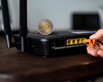 Mejorar el WiFi: la verdad sobre el truco de la moneda en el router para mayor potencia