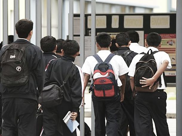 Por las amenazas de tiroteo una escuela de San Fernando prohibió el uso de mochilas