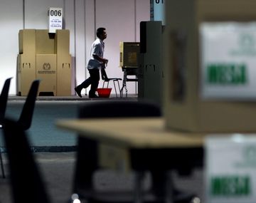 Colombia elige presidente en una elección reñida entre Santos y Zuluaga