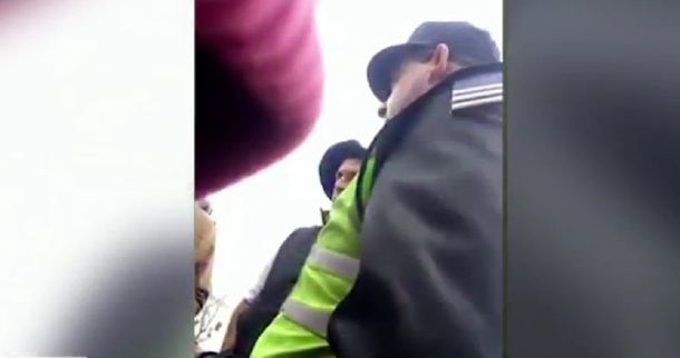 Escracharon a un inspector cobrando una coima en Pergamino