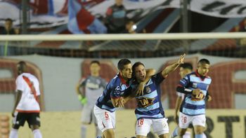 river se despidio del torneo con una derrota agonica ante arsenal river se despidio del torneo con una derrota agonica ante arsenal