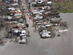 Uruguay: las aguas no bajan y ya hay más de 4 mil personas evacuadas