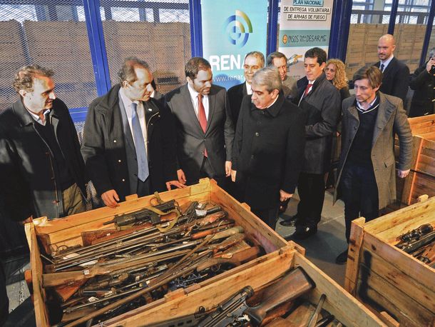 Scioli prometió profundizar desde la Rosada la política de desarme aplicada en Provincia