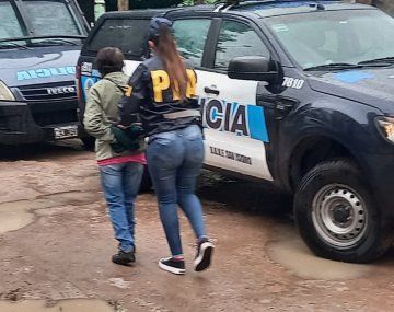 Detienen a dos mujeres por extorsionar a familiares de un detenido