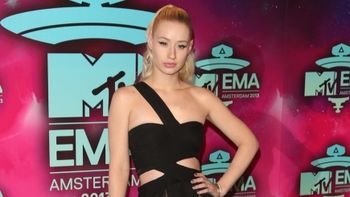 iggy azalea sufrio un descuido en la alfombra roja iggy azalea sufrio un descuido en la alfombra roja