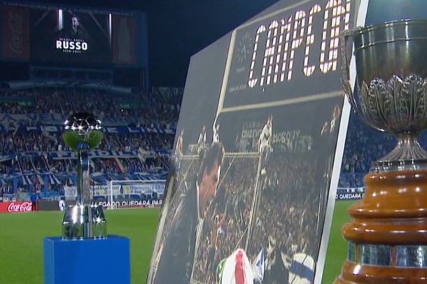 Emotivo minuto de silencio por Miguel Ángel Russo en Vélez vs. Rosario Central