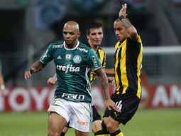 Felipe Melo ante Peñarol Felipe Melo ante Peñarol