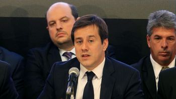 recalde, por radio 10: hay dos realidades, la de los diarios y la de aeroparque recalde, por radio 10: hay dos realidades, la de los diarios y la de aeroparque