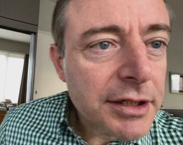 Un alcalde dio una entrevista sin pantalones y se volvió viral